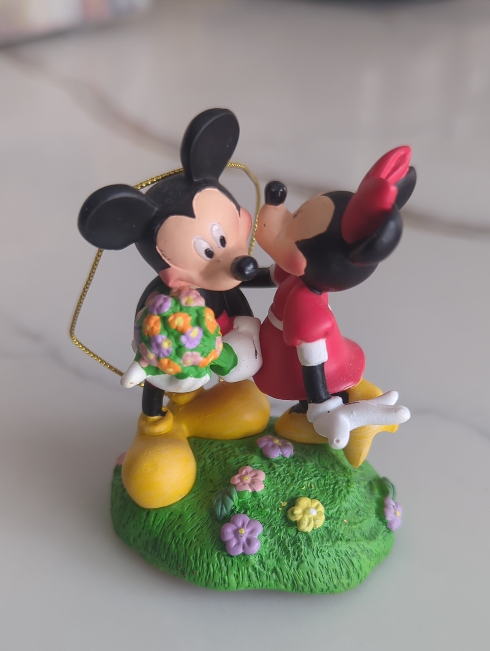 Mickey & Minnie Mouse Kissing Bouquet Flowers Christmas Tree Ornament